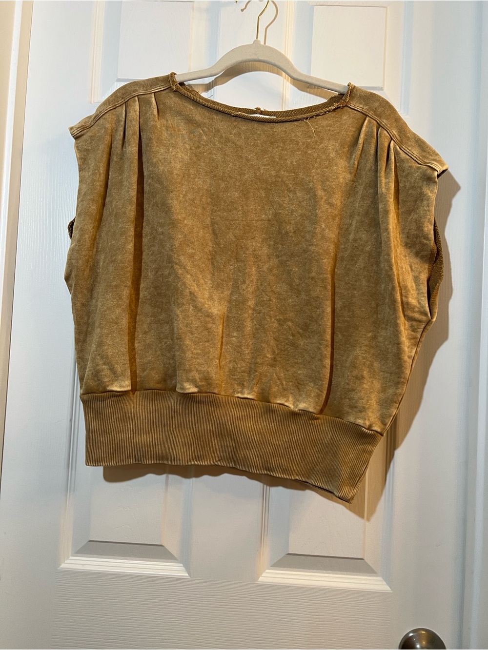 🦋 NWOT zenana Washed Tan Sleeveless Pullover Top size large